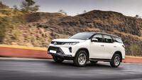 Giá xe Toyota Fortuner tháng 1/2022, giảm 50% LPTB và ưu đãi lãi suất vay