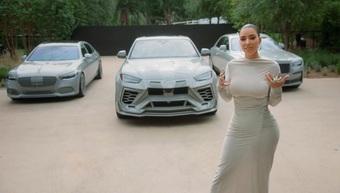 Kim Kardashian ''chơi lớn'' độ Rolls-Royce, Lamborghni thành màu xám cho tiệp với sơn nhà