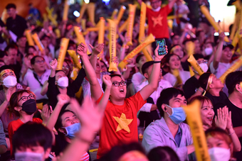 Người hâm mộ vỡ òa cảm xúc khi các tuyển thủ U23 Việt Nam liên tục lập công