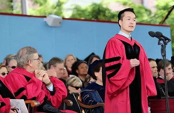 Một bà mẹ mù chữ, một bà mẹ "lừa" con trai học đều sử dụng cùng 1 phương pháp để con đậu ĐH Bắc Kinh và Harvard danh tiếng