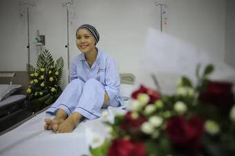 Mẹ đơn thân mắc ung thư từng phải cày tiền để chữa trị nay “lột xác” ngoạn mục sau 8 năm