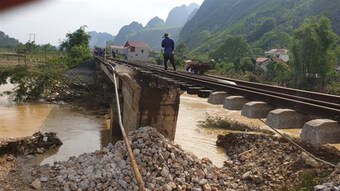 Khẩn trương thông tuyến đường sắt Hà Nội-Lạng Sơn do mưa lớn