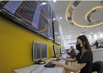 Nâng hạng và tăng chất cho thị trường chứng khoán Việt Nam