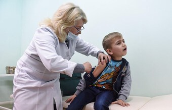 Đức: Số ca trẻ em mắc COVID-19 phải nhập viện giảm nhờ tiêm chủng