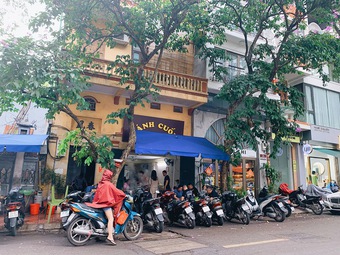 Hà Nội có 1 con phố dài chưa đến 400m nhưng hội tụ toàn hàng ăn nổi tiếng, ai sành ăn cũng đều biết tới