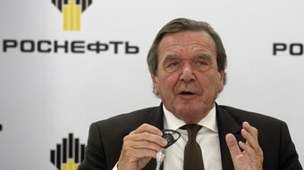 Cựu Thủ tướng Đức G.Schröder rút khỏi tập đoàn Rosneft của Nga