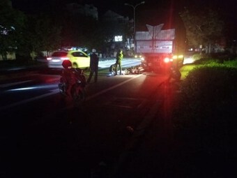 Thừa Thiên-Huế: Xe máy đâm vào xe tải đỗ bên đường làm 2 người tử vong