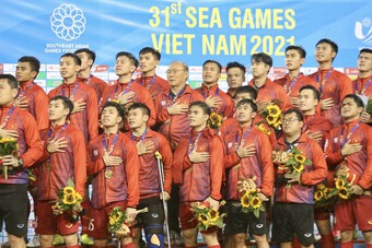Bóng đá Việt Nam trọn vẹn niềm vui