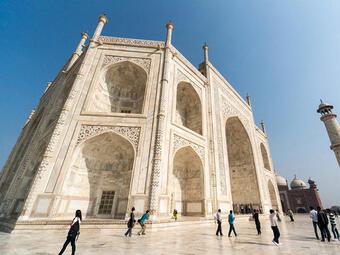Taj Mahal, ngôi đền nổi tiếng nhất Ấn Độ có gì ấn tượng?
