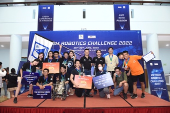 Học sinh 41 trường THPT thi đấu Robot cực gay cấn tại vòng chung kết Vietnam Robotics Challenge