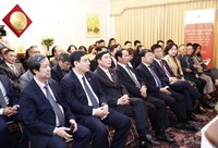 Chủ tịch Quốc hội thăm Đại sứ quán và gặp gỡ cộng đồng người Việt Nam
