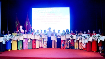 Ngày Gia đình Việt Nam 28/6: Biểu dương 100 gia đình nhà giáo Thủ đô tiêu biểu