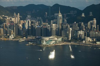 Hong Kong sau 25 năm về Trung Quốc: Cơ hội phát triển mới