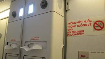 Hút thuốc trên máy bay nhưng không nộp phạt, nam hành khách bị cấm bay 9 tháng