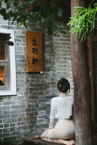Nữ sinh Quảng Đông khéo mặc chiếc váy dành cho nàng sở hữu vòng 3 "khủng"