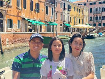 Lưu Hương Giang liên tục xả ảnh ở Ý cùng Hồ Hoài Anh và con gái