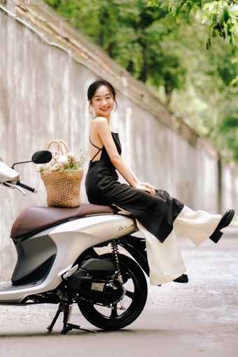 Dàn hot girl Việt đồng loạt khoe “phụ kiện” đẹp - độc - đỉnh dạo phố