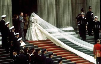 Những bí mật đằng sau chiếc váy cưới của Công nương Diana