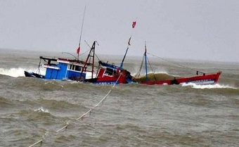 Khẩn trương tìm kiếm tàu cá cùng 5 ngư dân mất liên lạc trên biển