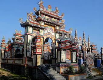 Cận cảnh "thành phố lăng mộ" xa hoa, tráng lệ độc nhất ở Thừa Thiên Huế