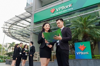 VPBank lập kỷ lục Việt Nam khi in tên hơn 10.000 cán bộ lên tòa nhà