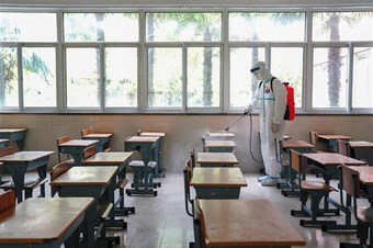 Trung Quốc: Thượng Hải mở cửa trở lại trường học vào tháng Chín