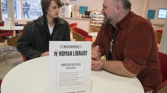 Thư viện đặc biệt nhất thế giới: Không có nổi một cuốn sách nhưng vô số người tìm đến để được nghe và lắng nghe.