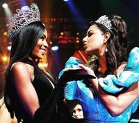 Tân Miss Supranational và Miss Universe bất ngờ hội ngộ, khung ảnh ''gấp đôi visual'' khiến fans sắc đẹp thích thú