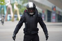 Safeware giới thiệu áo túi khí độc đáo cho người đi xe máy