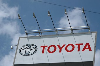 Toyota đứng đầu thế giới về doanh số bán xe nửa đầu năm