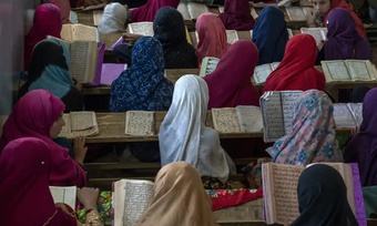 Nhiều quan chức Taliban lén lút cho con gái đi học ở nước ngoài