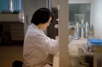 Nữ khoa học gia truy tìm bí ẩn gene người