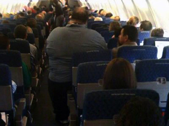 Bắt gặp hình ảnh khó tin trên máy bay khiến nhiều người ngỡ ngàng