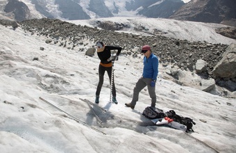 Băng trên đỉnh Alps biến mất, nhiều hài cốt người và xác máy bay lộ ra