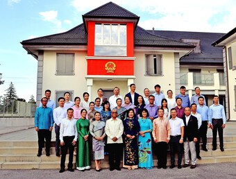 Phái đoàn Việt Nam và CHDCND Lào tại Geneva giao lưu hữu nghị