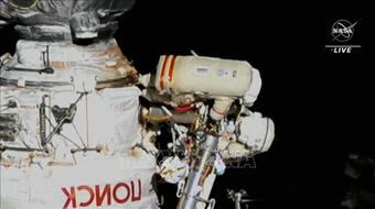 Phi hành gia Nga kết thúc sớm chuyến đi bộ ngoài không gian do trục trặc kỹ thuật