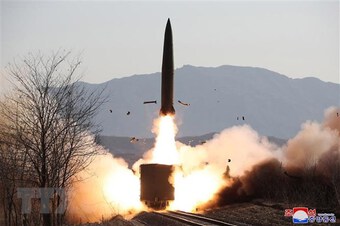 Nikkei: Triều Tiên cải thiện chất lượng tên lửa để khó bị đánh chặn