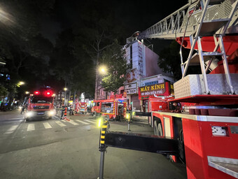 Vừa dập tắt đám cháy thẩm mỹ viện ở quận 5 trong 5 phút, kịp cứu 7 người