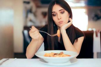 Nghiên cứu phát hiện ra rằng ăn nhiều hơn vào ban đêm không nhất thiết làm cho bạn béo? Muốn ăn tối mà không tăng cân thì phải làm tốt một điều