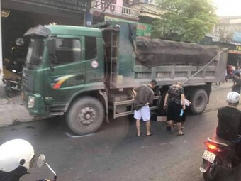 Quảng Ninh: Va chạm với xe tải đi ngược chiều, 2 người thương vong