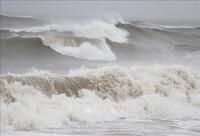 Bão Noru gây sóng lớn, biển động rất mạnh ở khu vực Bắc và giữa Biển Đông