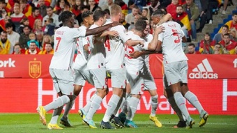 Tây Ban Nha 1-2 Thụy Sĩ: Sao Man City tỏa sáng, Thụy Sĩ gây sốc trước Tây Ban Nha