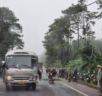 Đắk Lắk: Xe khách va chạm với xe máy, hai học sinh thương vong