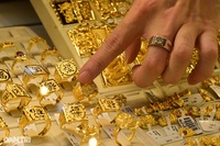 Giá vàng vẫn dò đáy, USD ngân hàng tăng ''nóng'', tiến sát 23.900 đồng