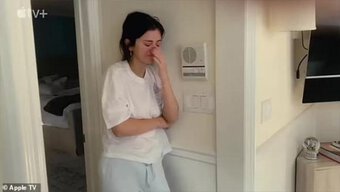 Selena Gomez khóc "cạn nước mắt" trong teaser phim tài liệu về cuộc đời mình