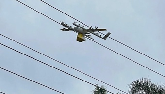 Thị trấn ở Australia mất điện vì một chiếc trực thăng giao đồ ăn