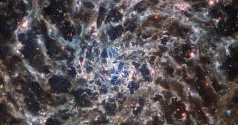 Kính viễn vọng James Webb tiết lộ ''''bộ xương" một thiên hà xa xôi tuyệt đẹp