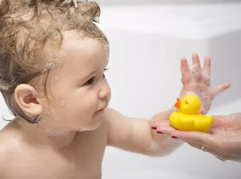 Món đồ chơi nhà tắm được nhiều trẻ em yêu thích, thực tế lại tiềm ẩn nguy hiểm khó lường ít ai biết