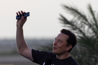 Tỉ phú Elon Musk cung cấp Internet vệ tinh cho khu vực thiệt hại do bão Ian