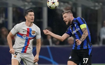 Lewandowski tịt ngòi, Barca phơi áo trước Inter